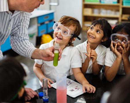 FrontRow_ezRoom_Solutions Carousel Image 1_01_main_xl_col4_hpad0